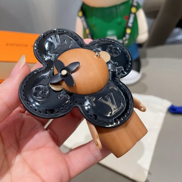 Louis Vuitton Quatrefoil - Themed Keychain with Playful Figure - Picture 2 of 5